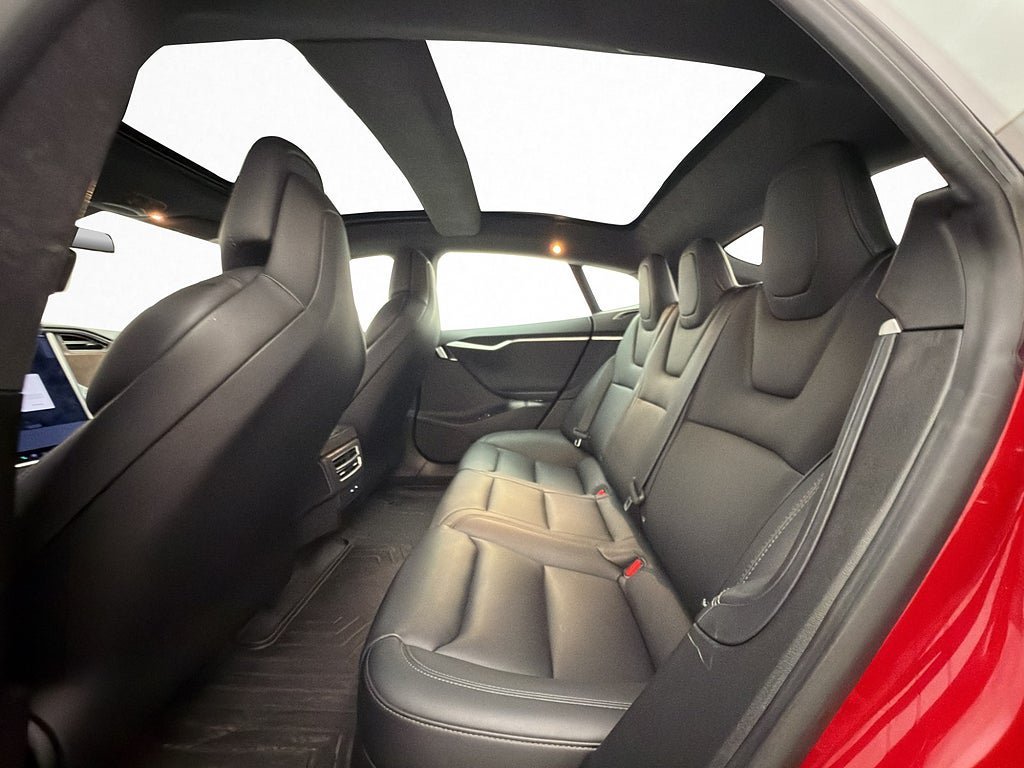 Vehicle Image 16