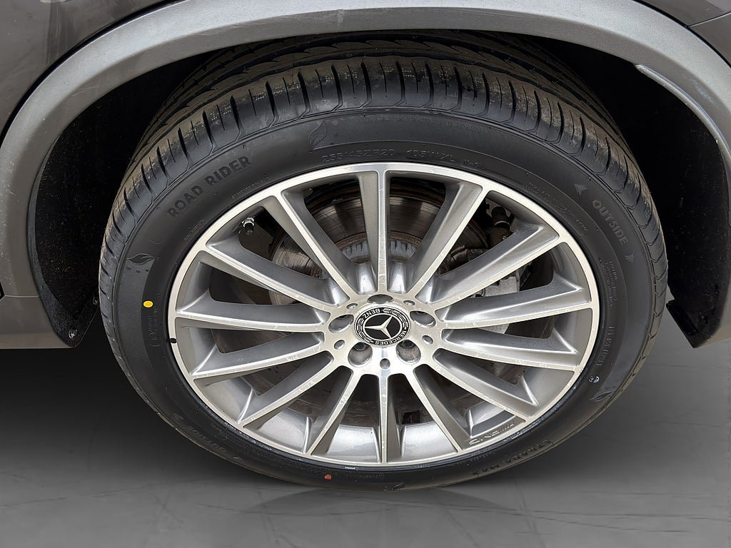 Vehicle Image 30