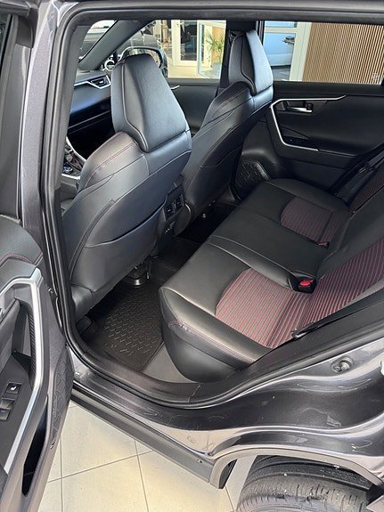 Vehicle Image 13