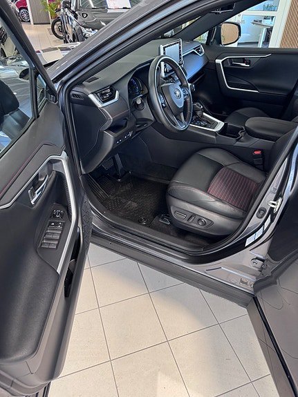 Vehicle Image 14