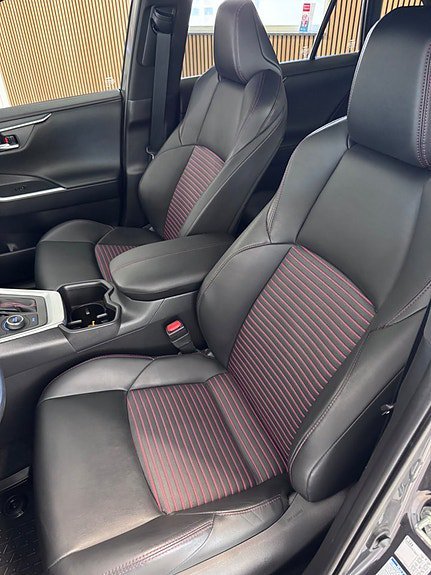 Vehicle Image 16