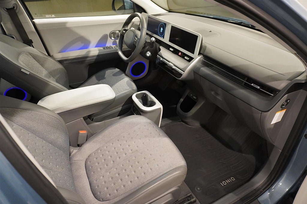 Vehicle Image 9