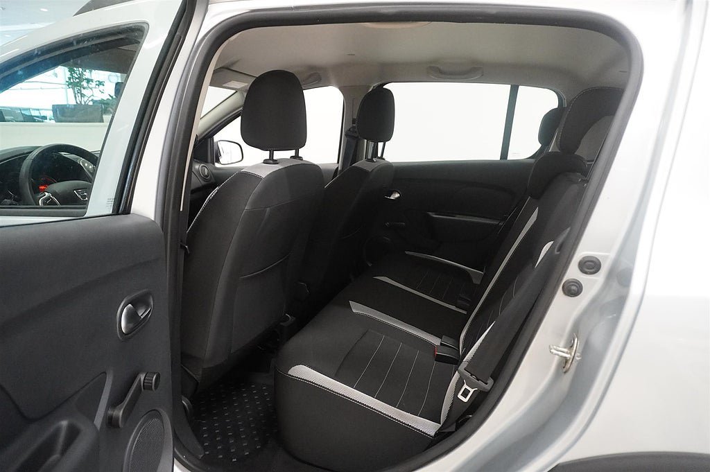 Vehicle Image 8