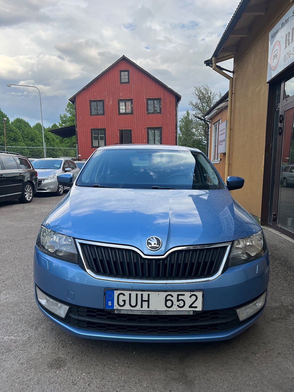 Vehicle Image 2