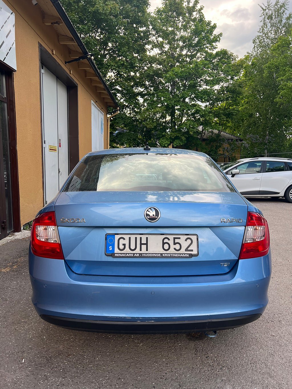 Vehicle Image 4