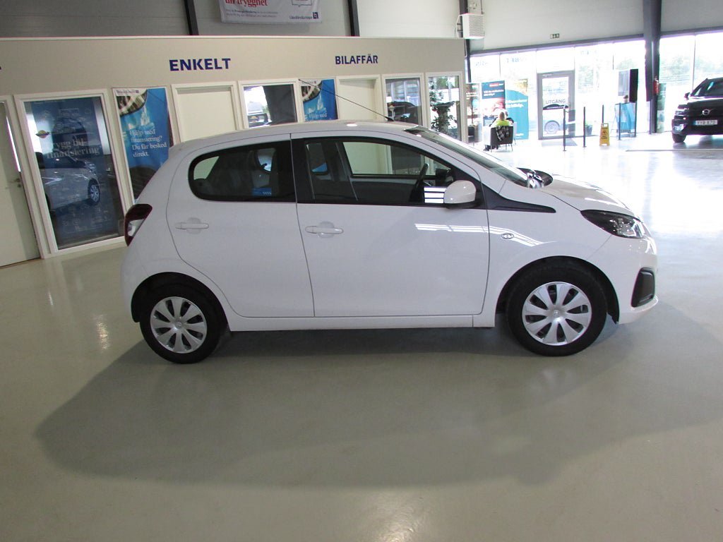 Vehicle Image 4