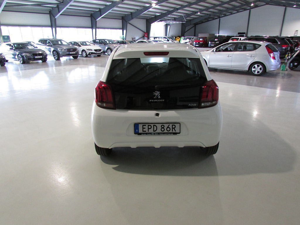 Vehicle Image 6