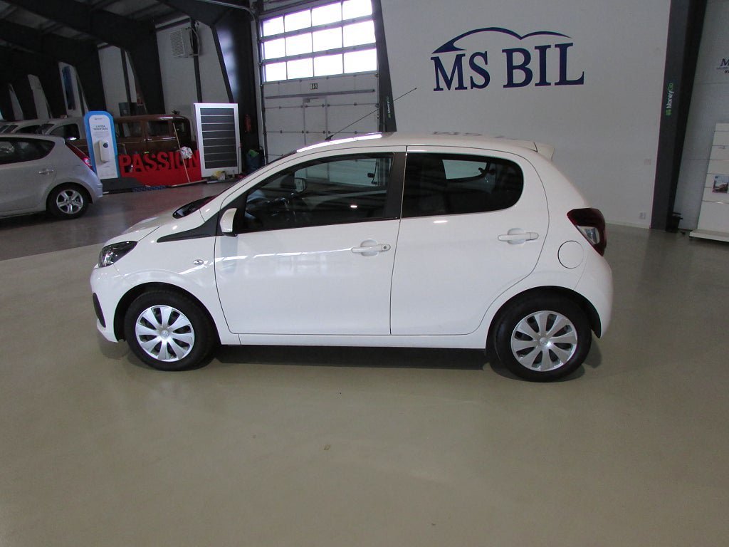 Vehicle Image 8
