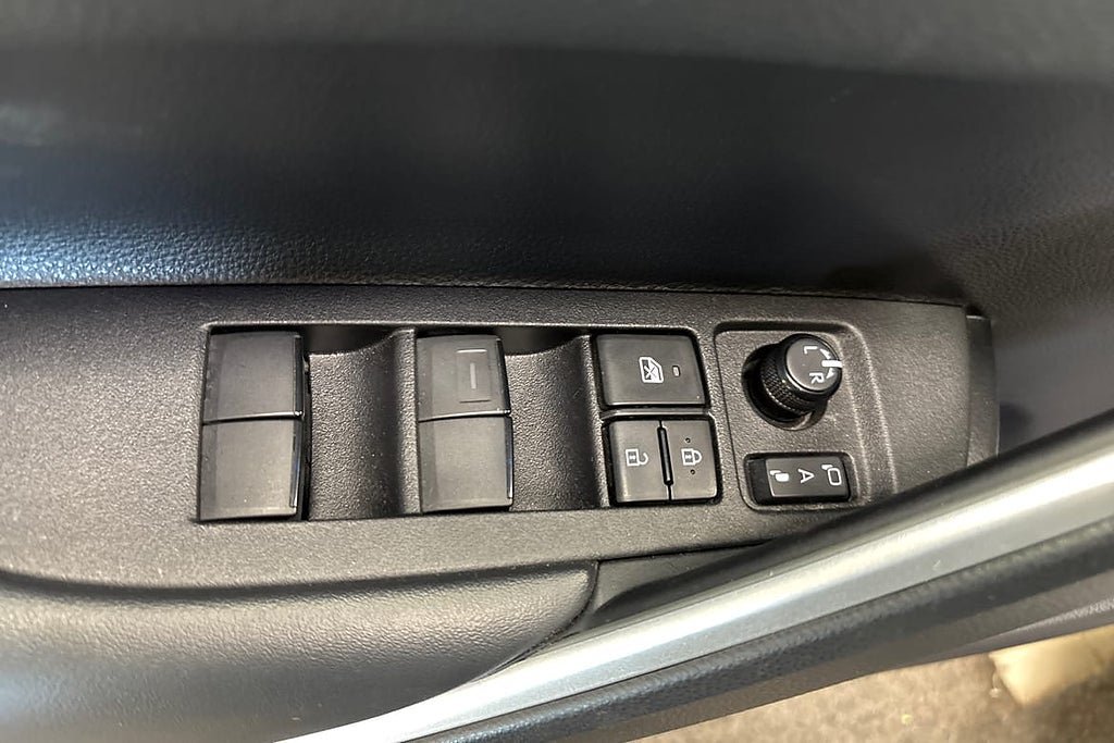 Vehicle Image 23