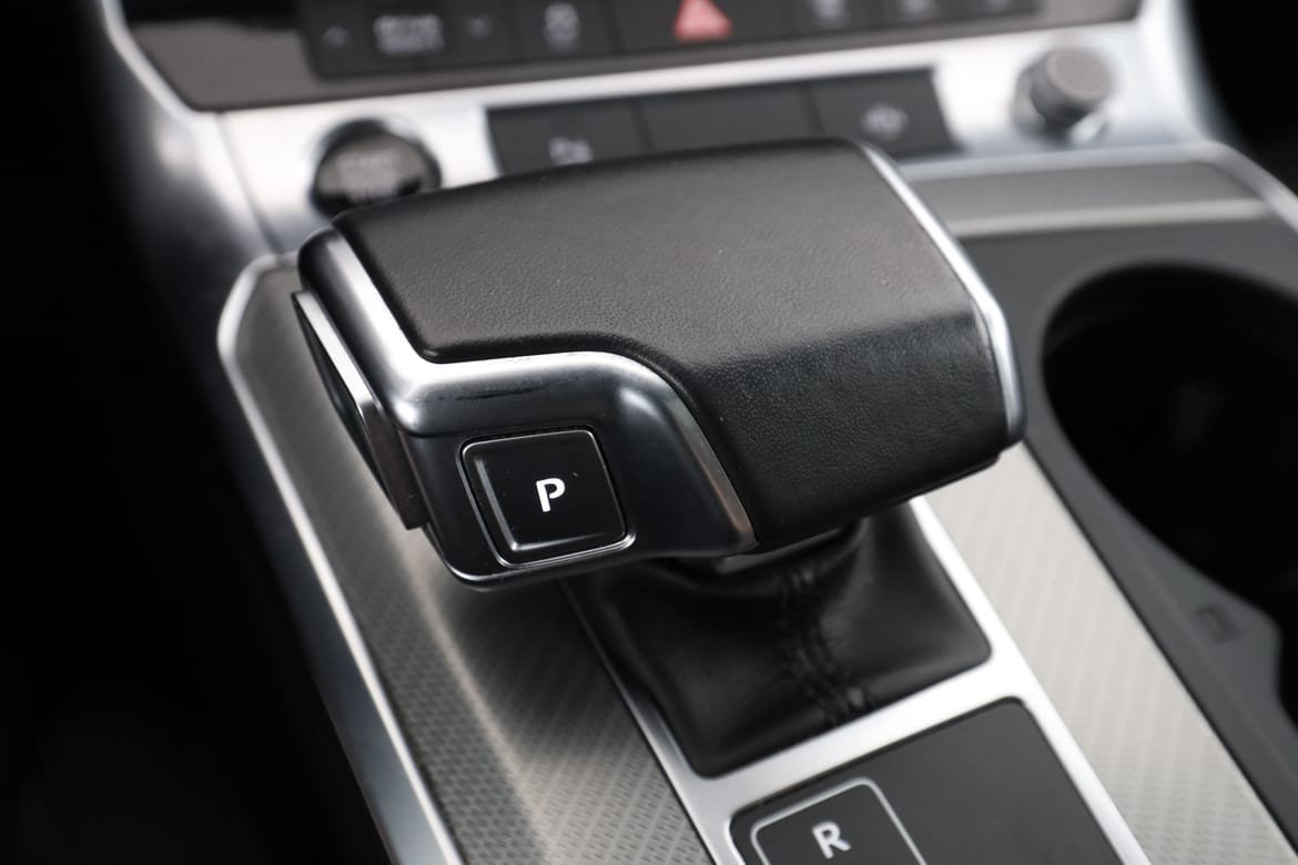 Vehicle Image 25