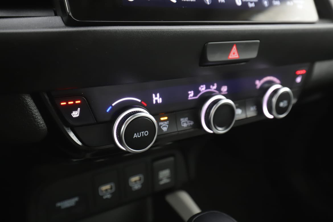 Vehicle Image 25