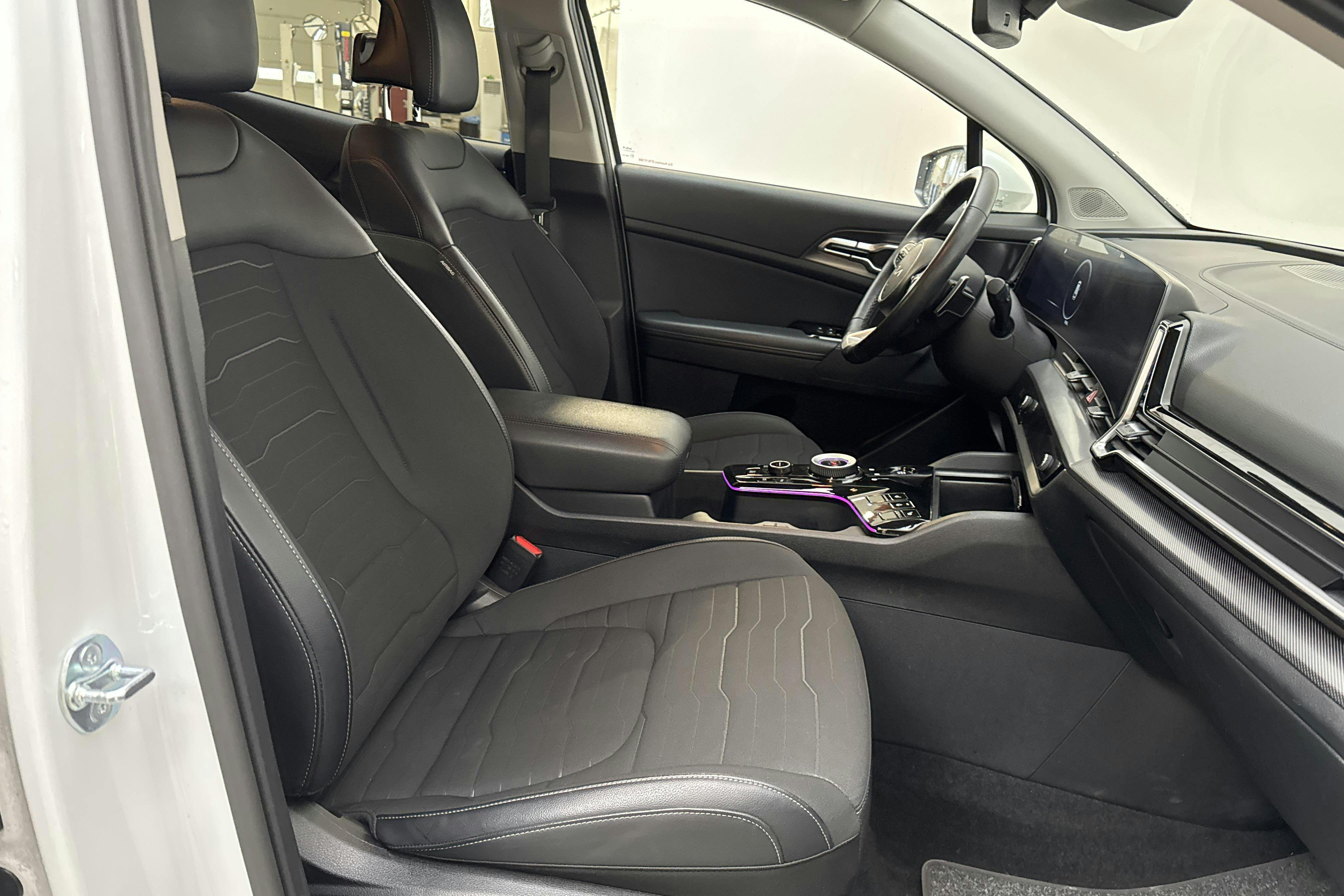 Vehicle Image 7