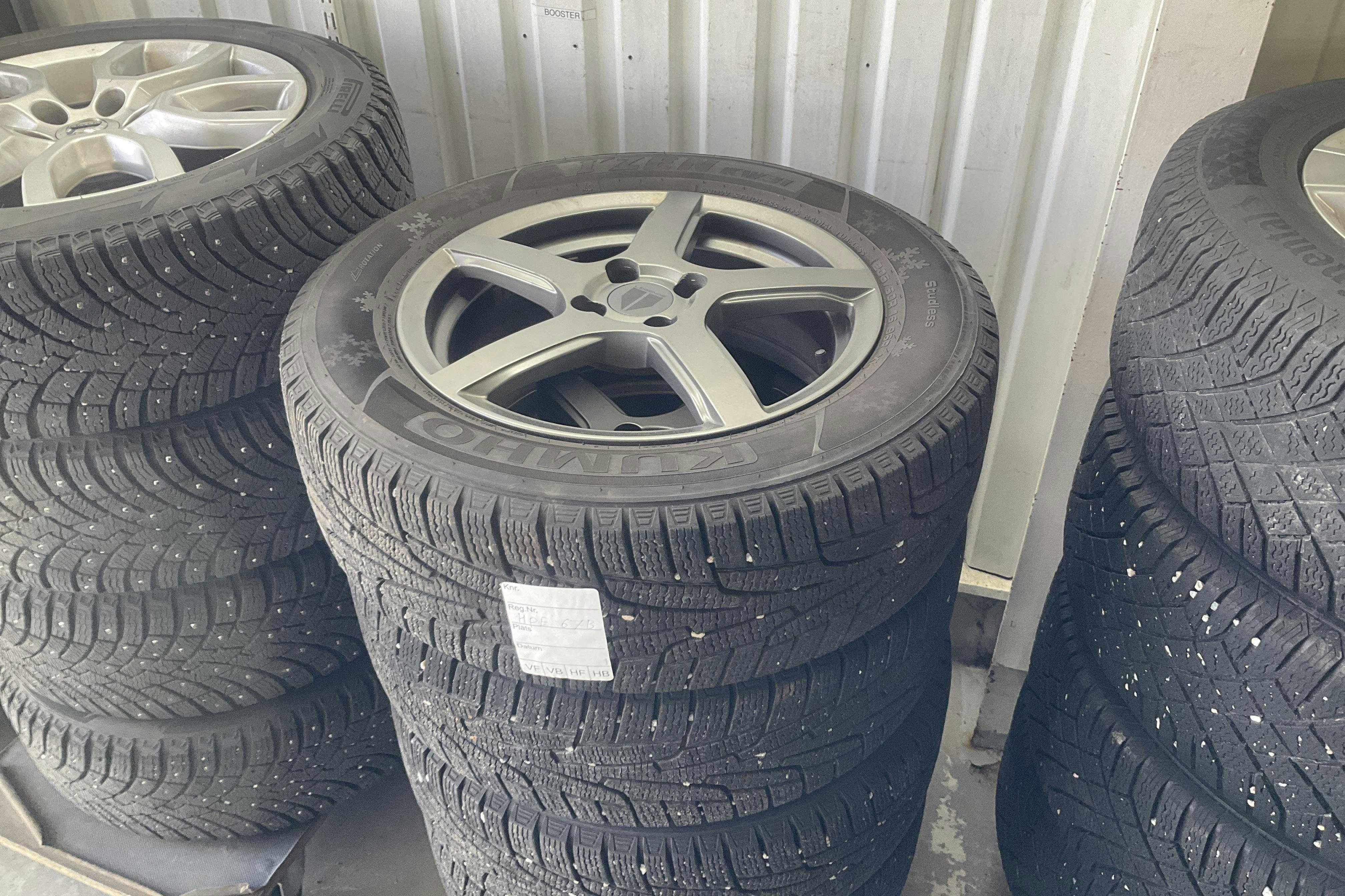 Vehicle Image 12