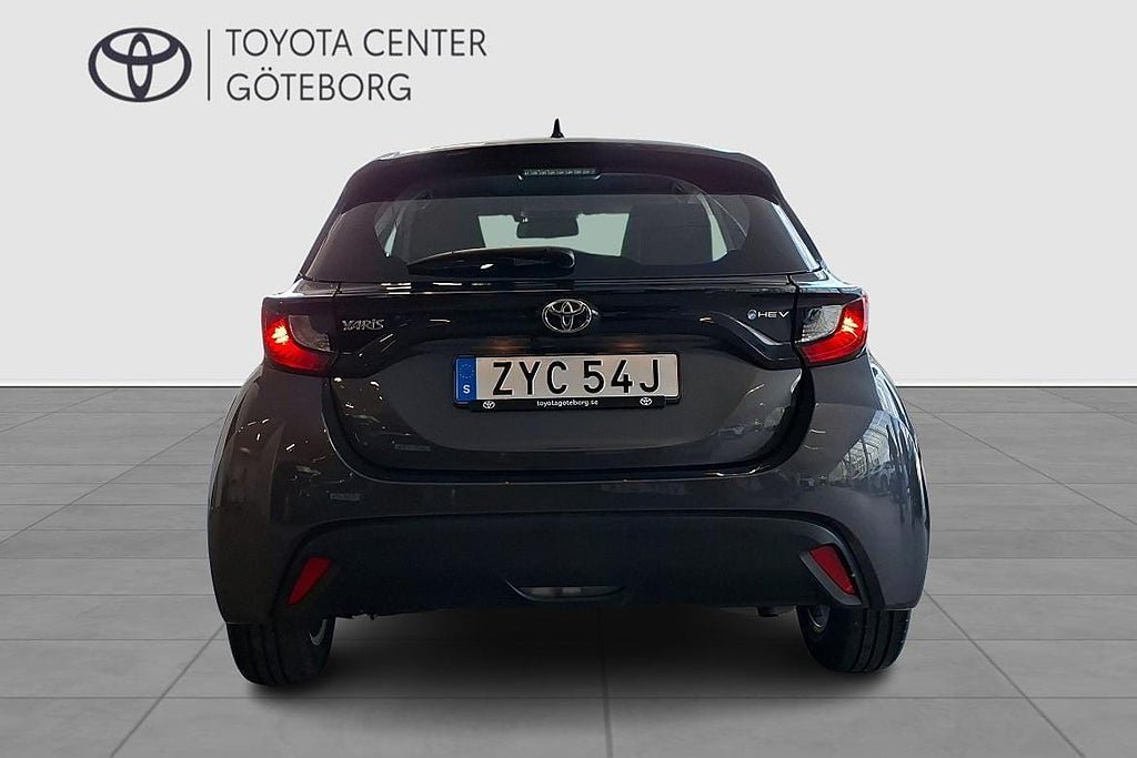 Vehicle Image 6