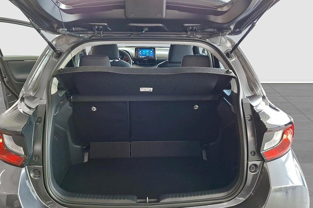 Vehicle Image 12