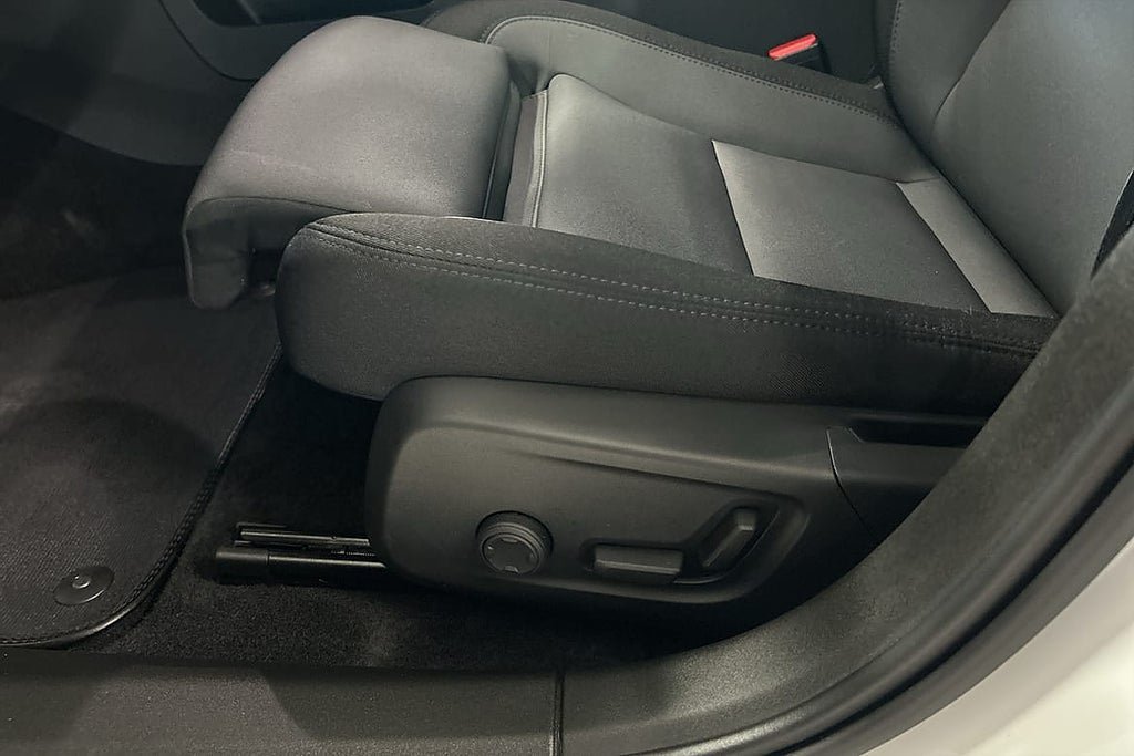 Vehicle Image 27