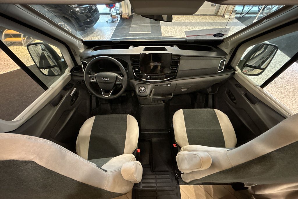 Vehicle Image 12