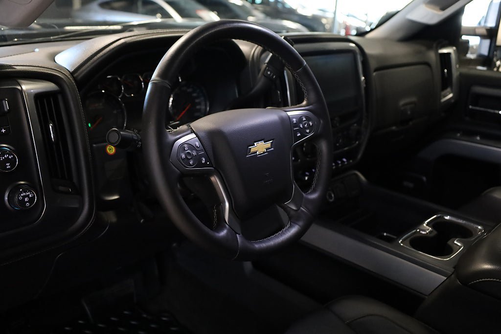 Vehicle Image 10