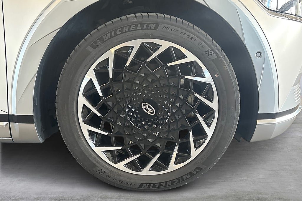 Vehicle Image 23