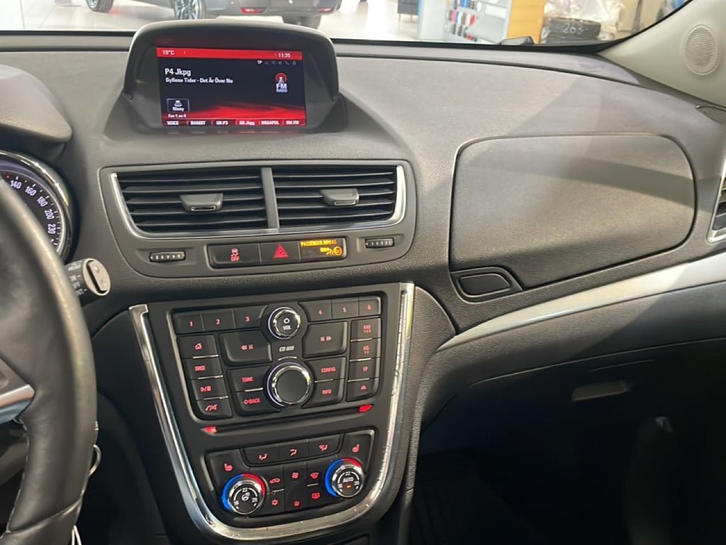 Vehicle Image 12