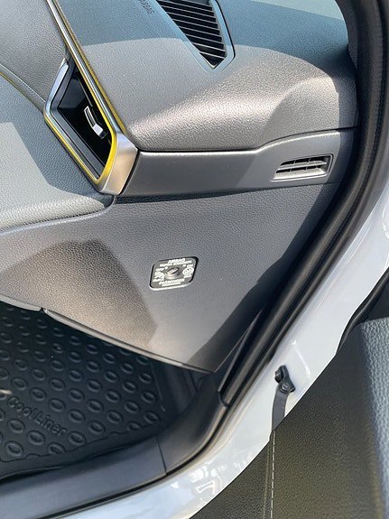 Vehicle Image 32