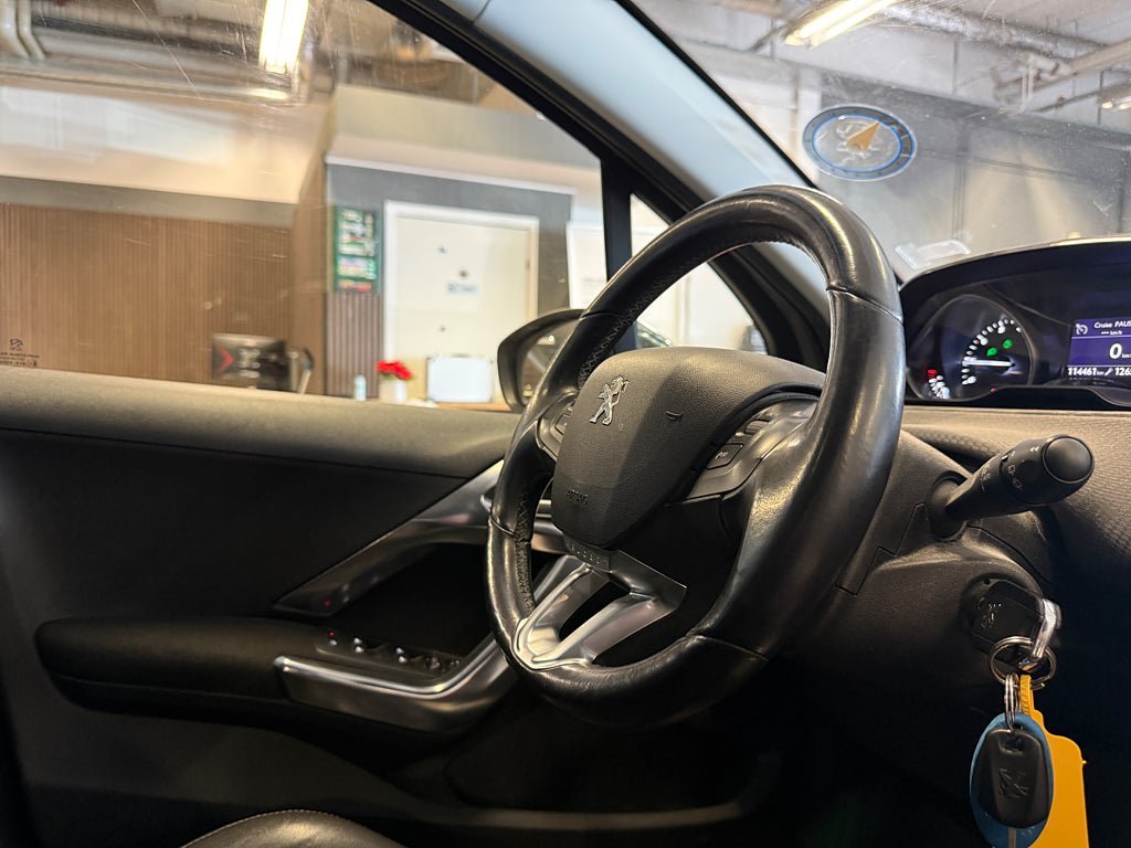 Vehicle Image 12