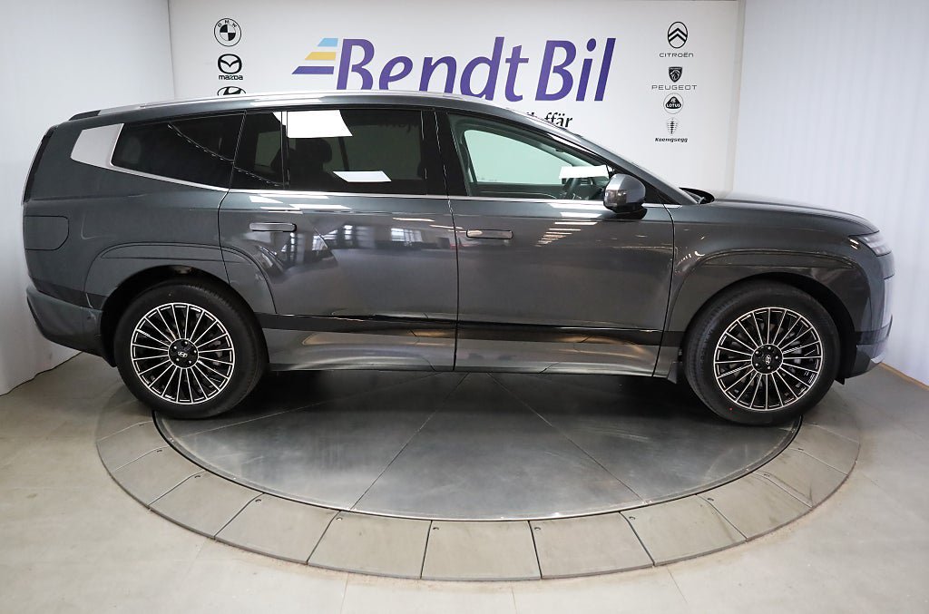 Vehicle Image 16