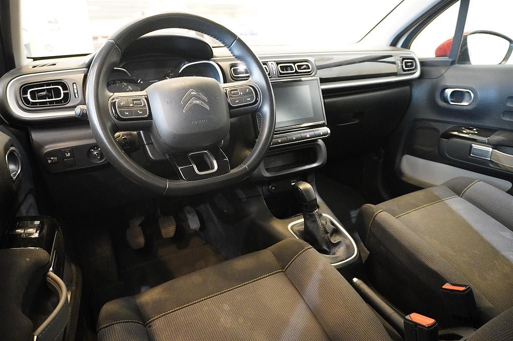 Vehicle Image 9