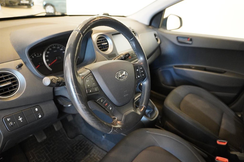 Vehicle Image 13