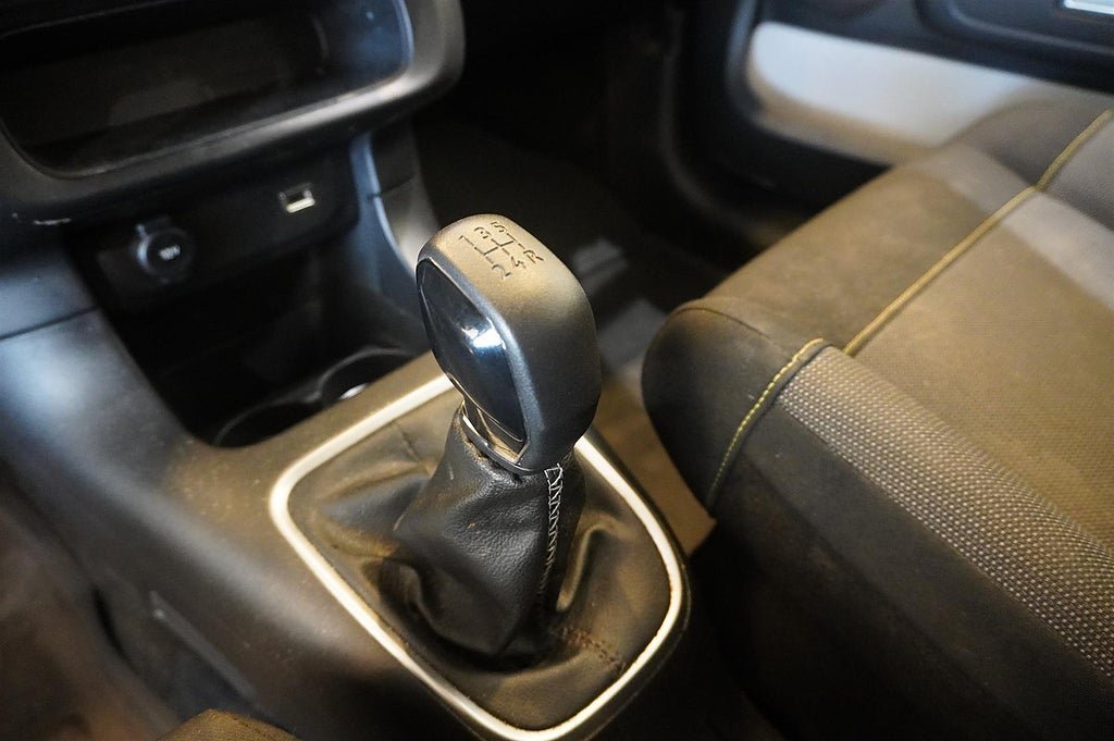 Vehicle Image 16