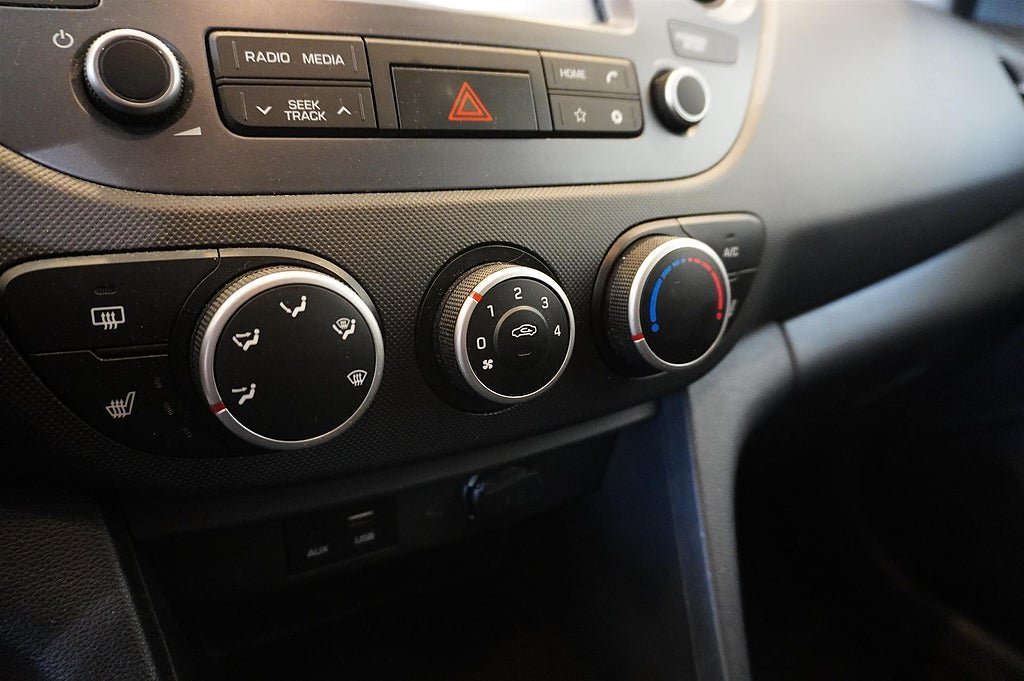 Vehicle Image 16