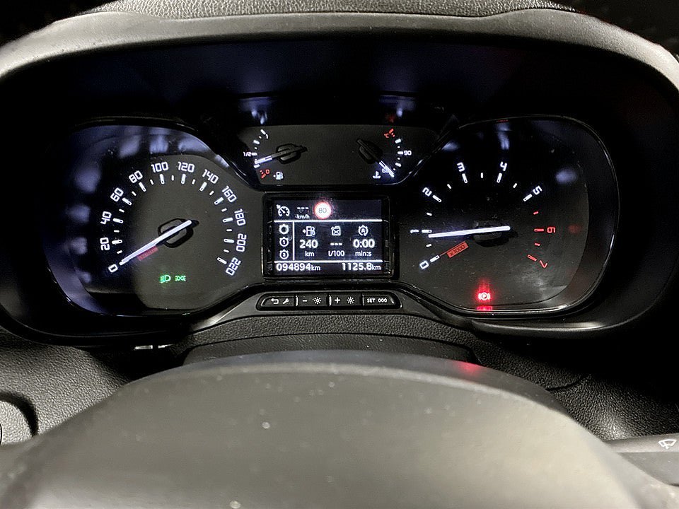 Vehicle Image 12