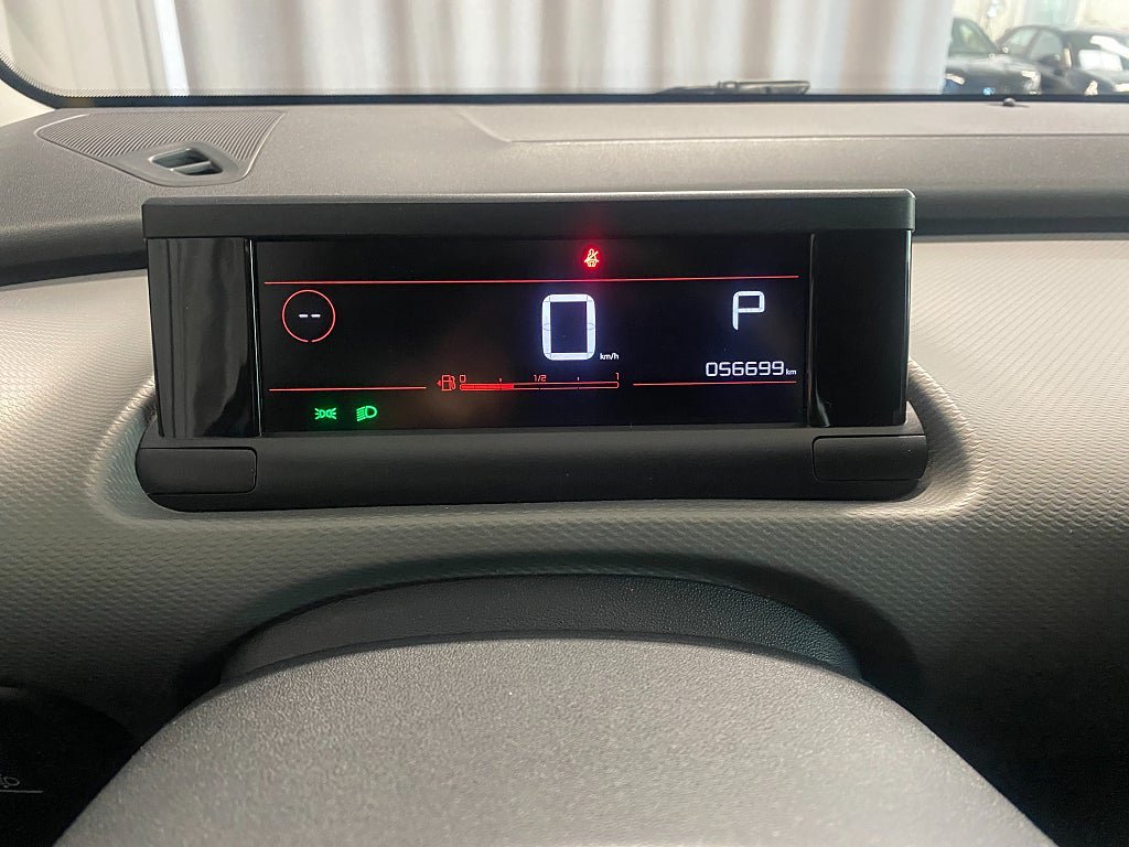 Vehicle Image 14
