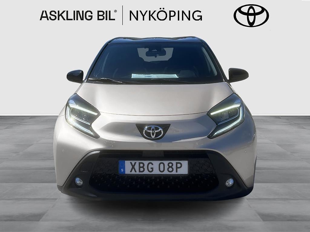Vehicle Image 6