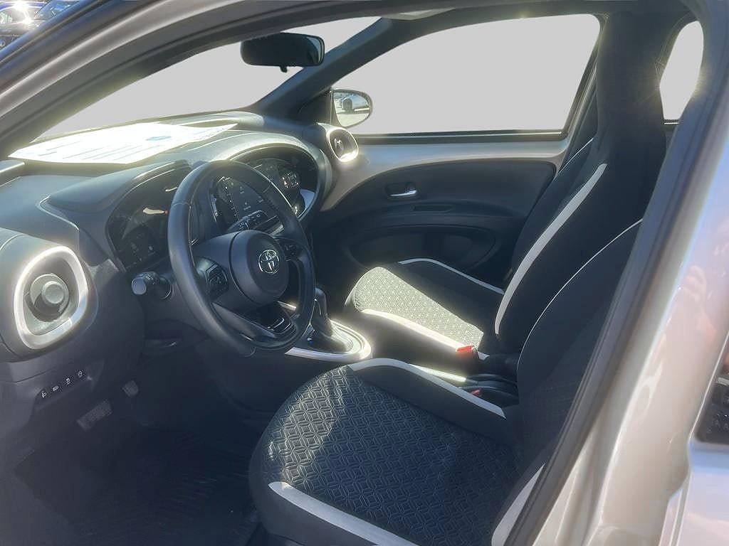 Vehicle Image 7