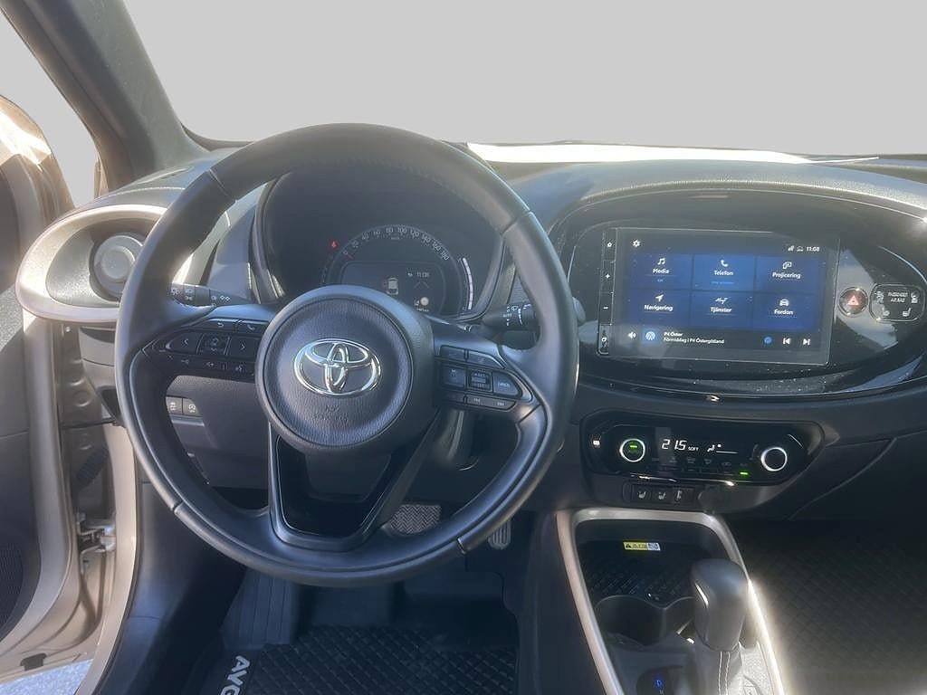 Vehicle Image 9