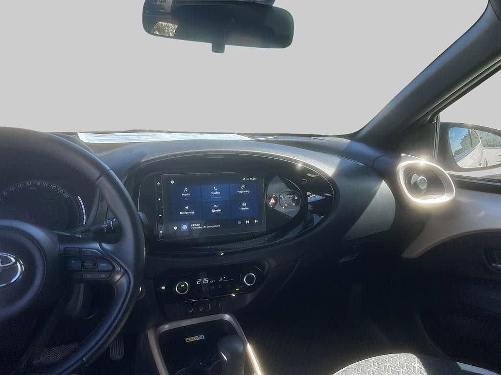 Vehicle Image 10