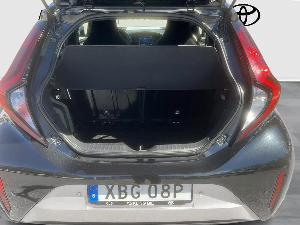Vehicle Image 11