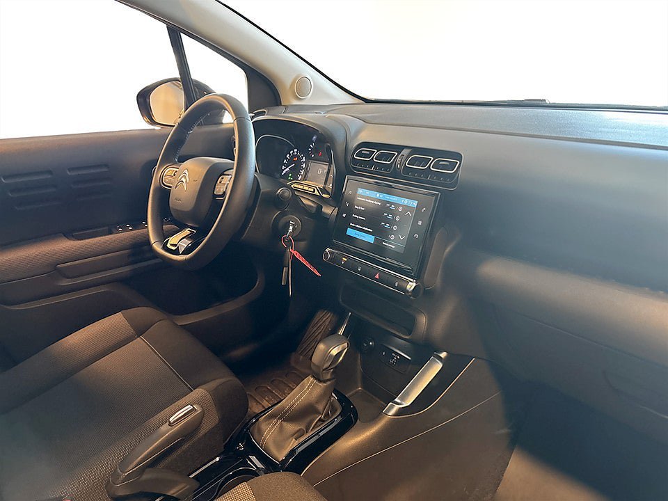 Vehicle Image 9