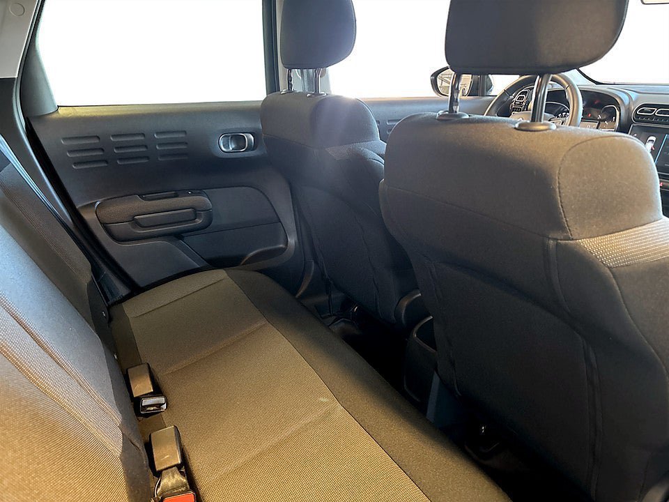 Vehicle Image 11