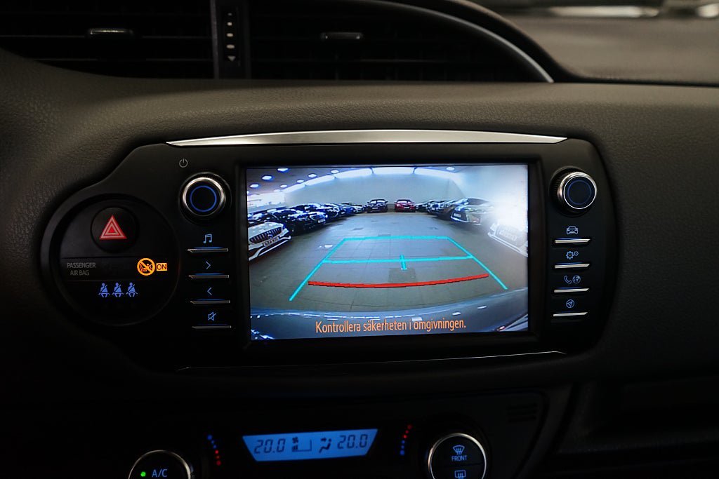 Vehicle Image 10