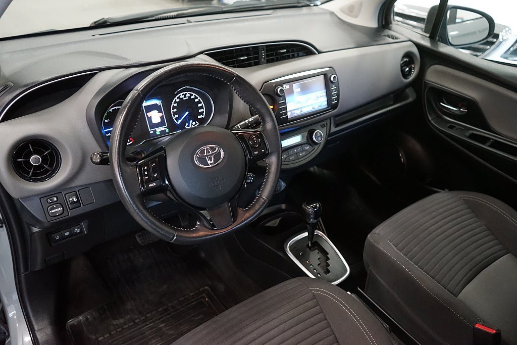 Vehicle Image 13