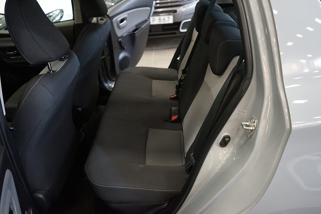 Vehicle Image 16