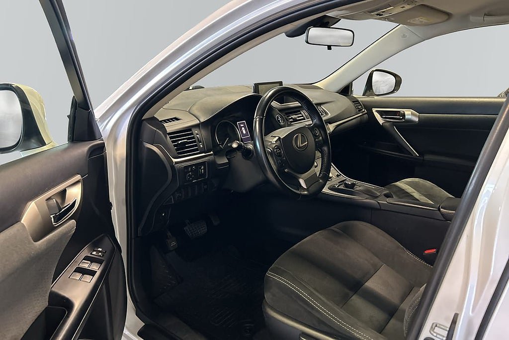 Vehicle Image 8