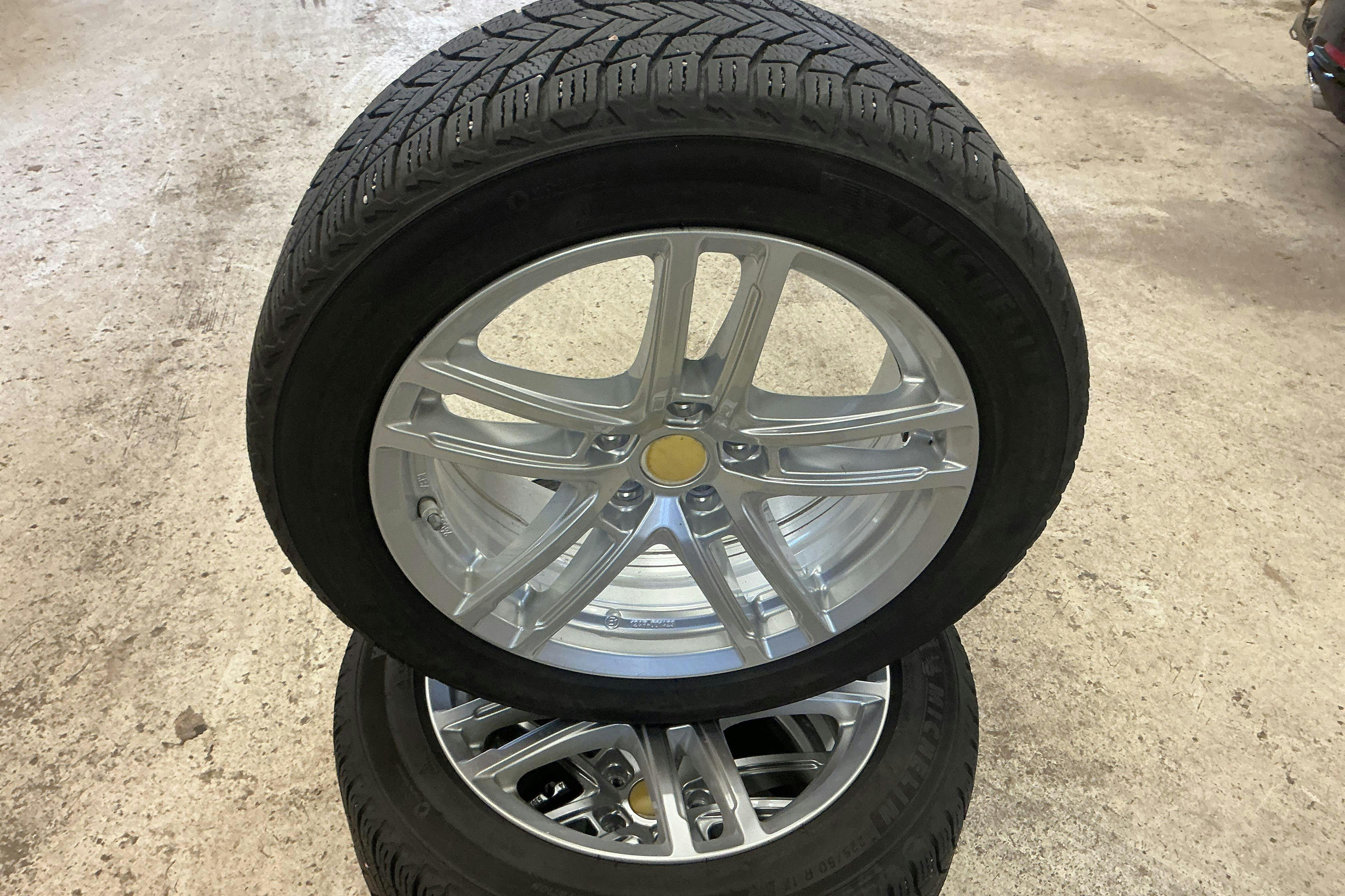 Vehicle Image 16