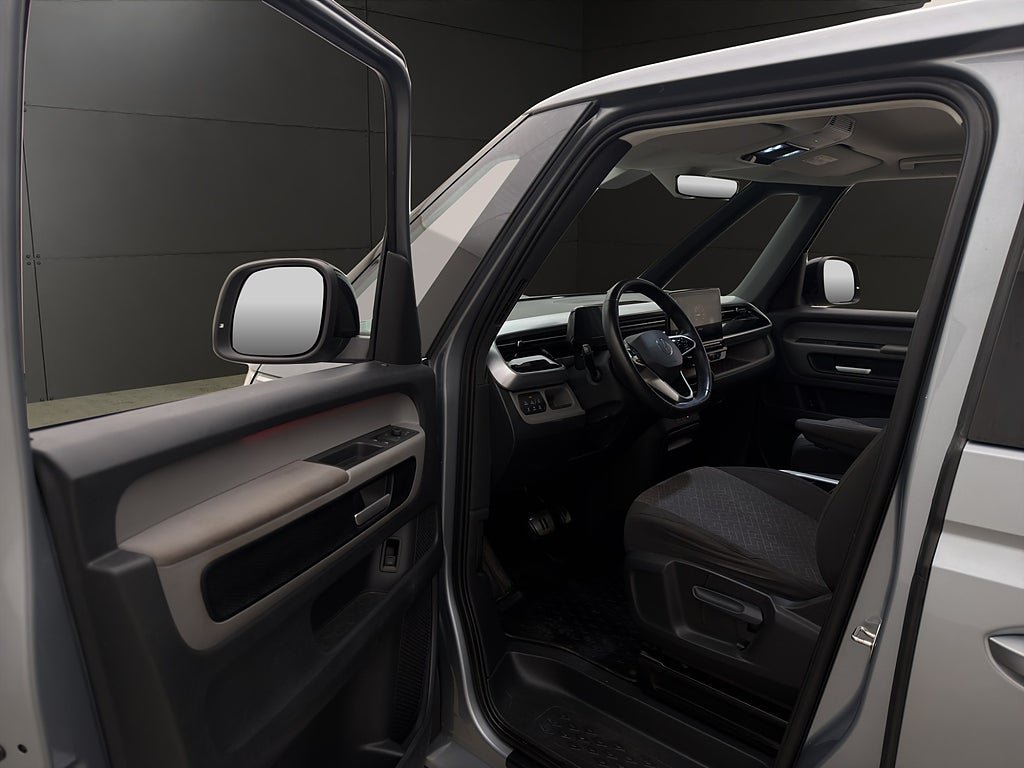 Vehicle Image 15