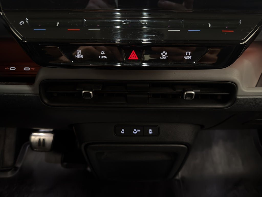 Vehicle Image 28
