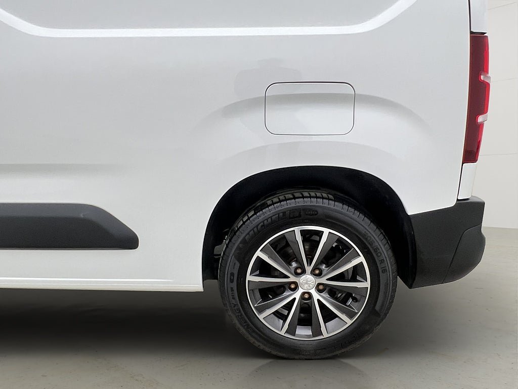 Vehicle Image 33