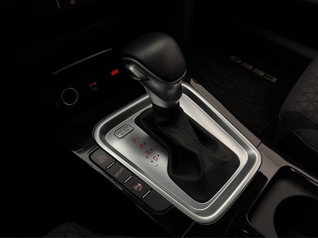 Vehicle Image 25