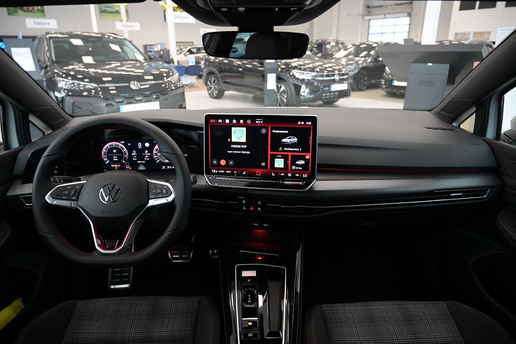 Vehicle Image 12